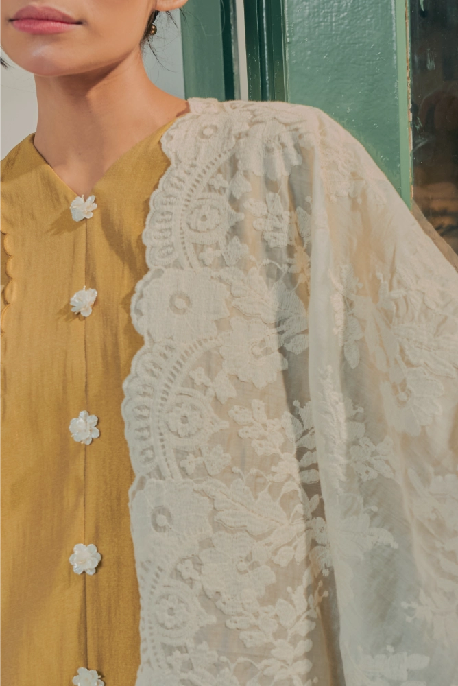 Dang Puspa Selendang Cotton Lace in Cream Polos