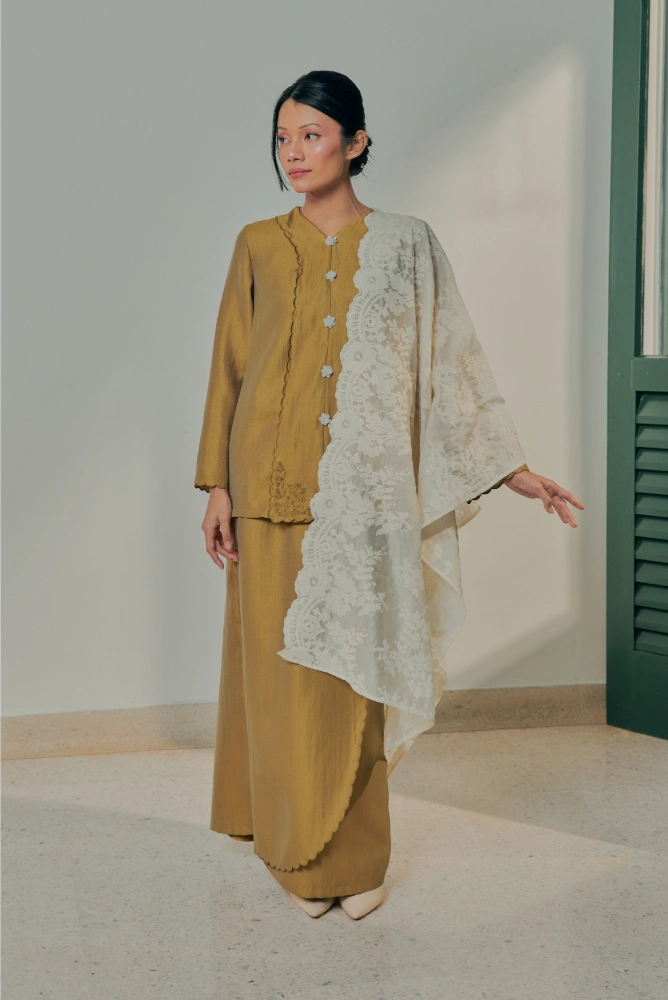 Dang Puspa Selendang Cotton Lace in Cream Polos