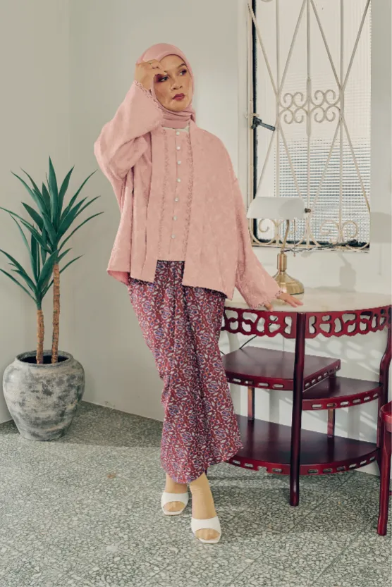 Dian Pareo Skirt in Ceri Maroon