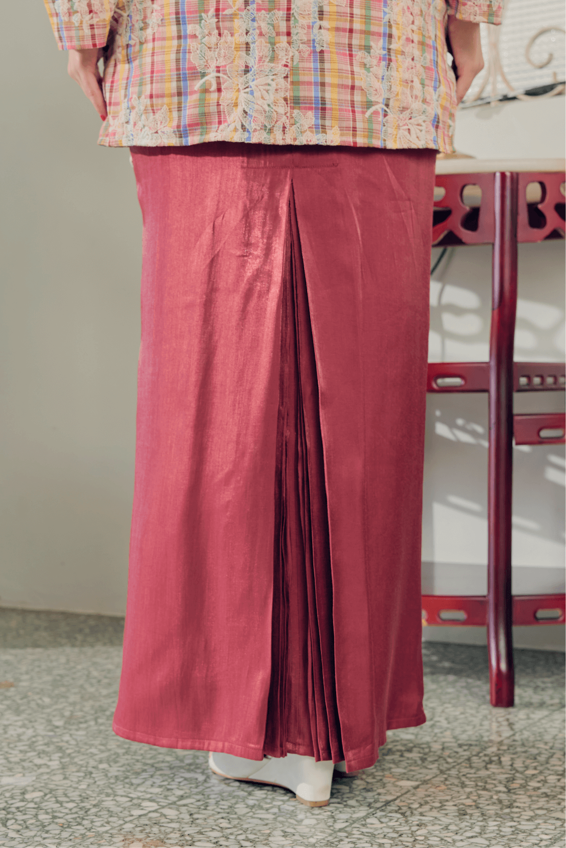 Kurung Nona Set in Anggerek Red