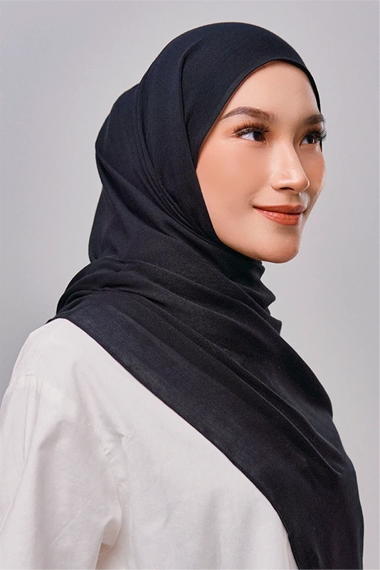 Qadira Rayon Basic Scarf in Limo Black
