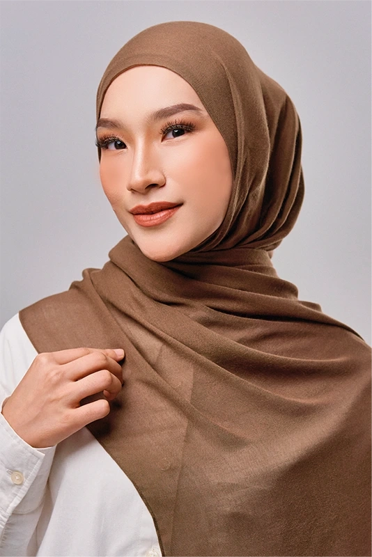Qadira Rayon Basic Scarf in Wren Brown