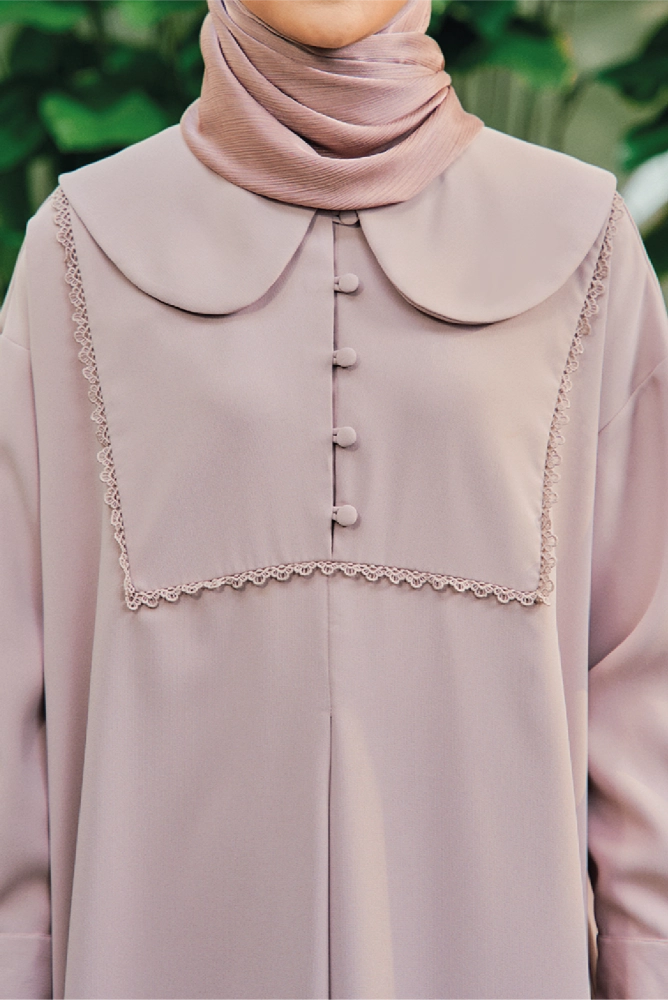 Dinihari Collared Dress in Light Mauve