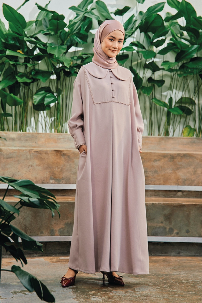 Dinihari Collared Dress in Light Mauve