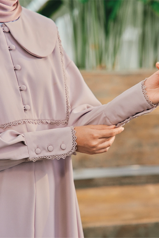Dinihari Collared Dress in Light Mauve