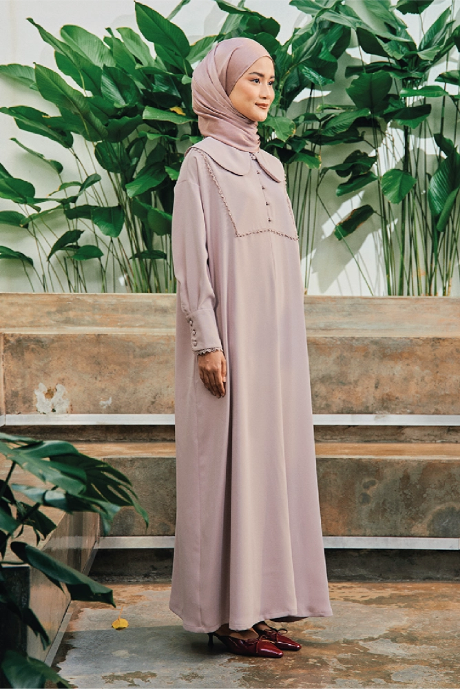 Dinihari Collared Dress in Light Mauve