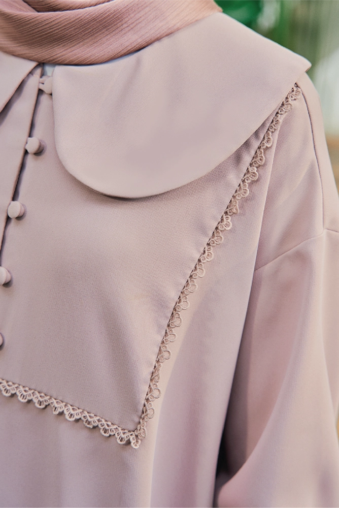 Dinihari Collared Dress in Light Mauve