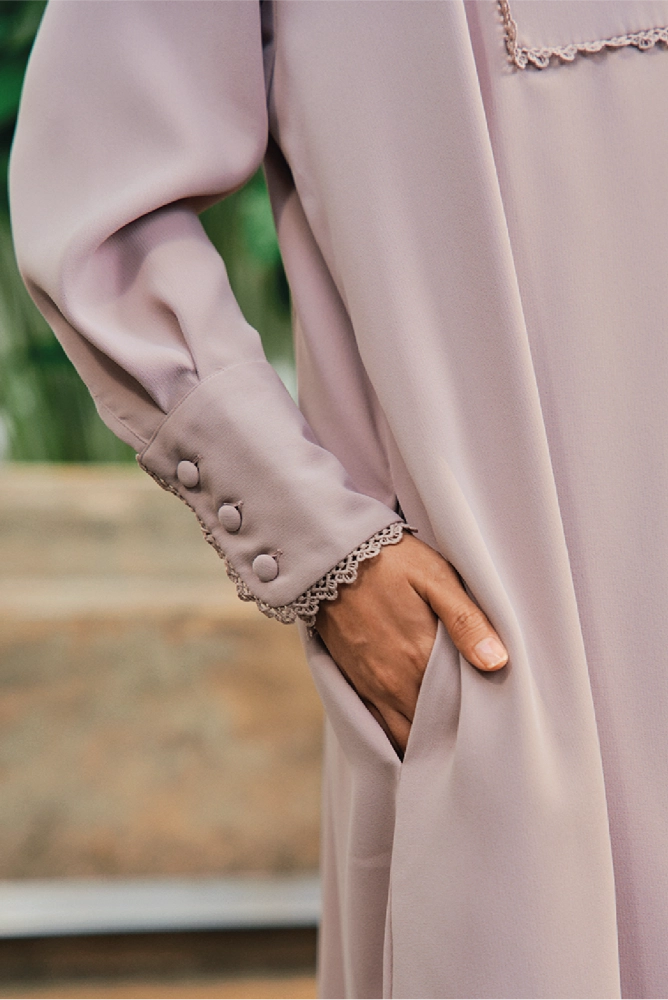 Dinihari Collared Dress in Light Mauve