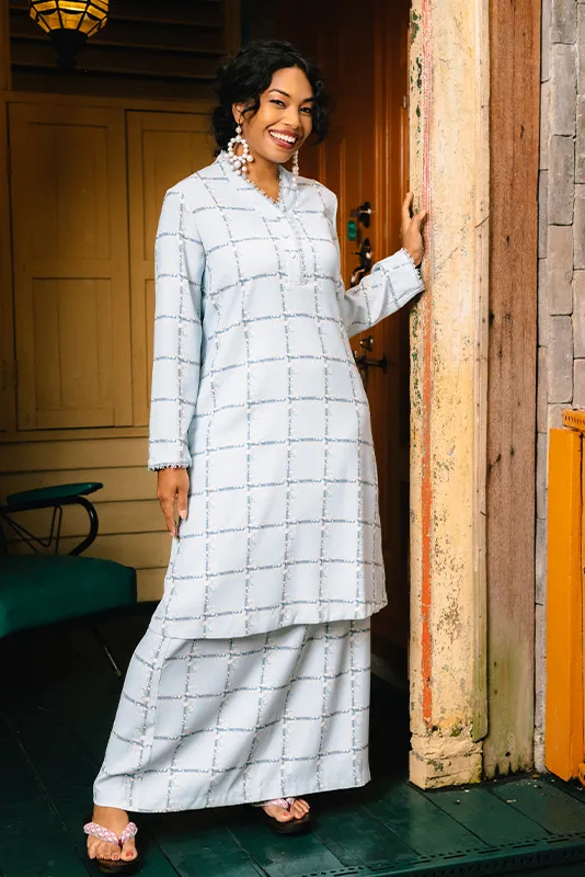 Dhosai Printed Kurung In Blue
