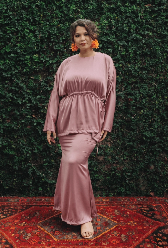 Lotus Kurung in Rouge Pink
