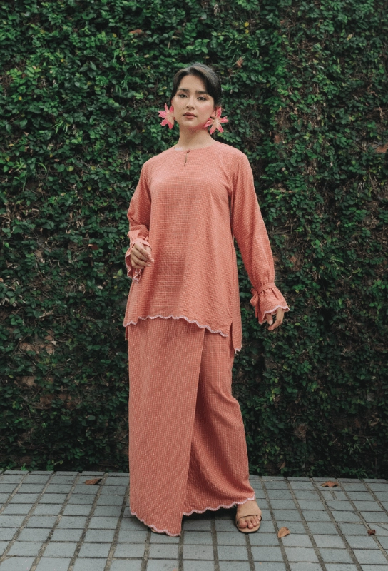 Peony Kurung in Brick Orange
